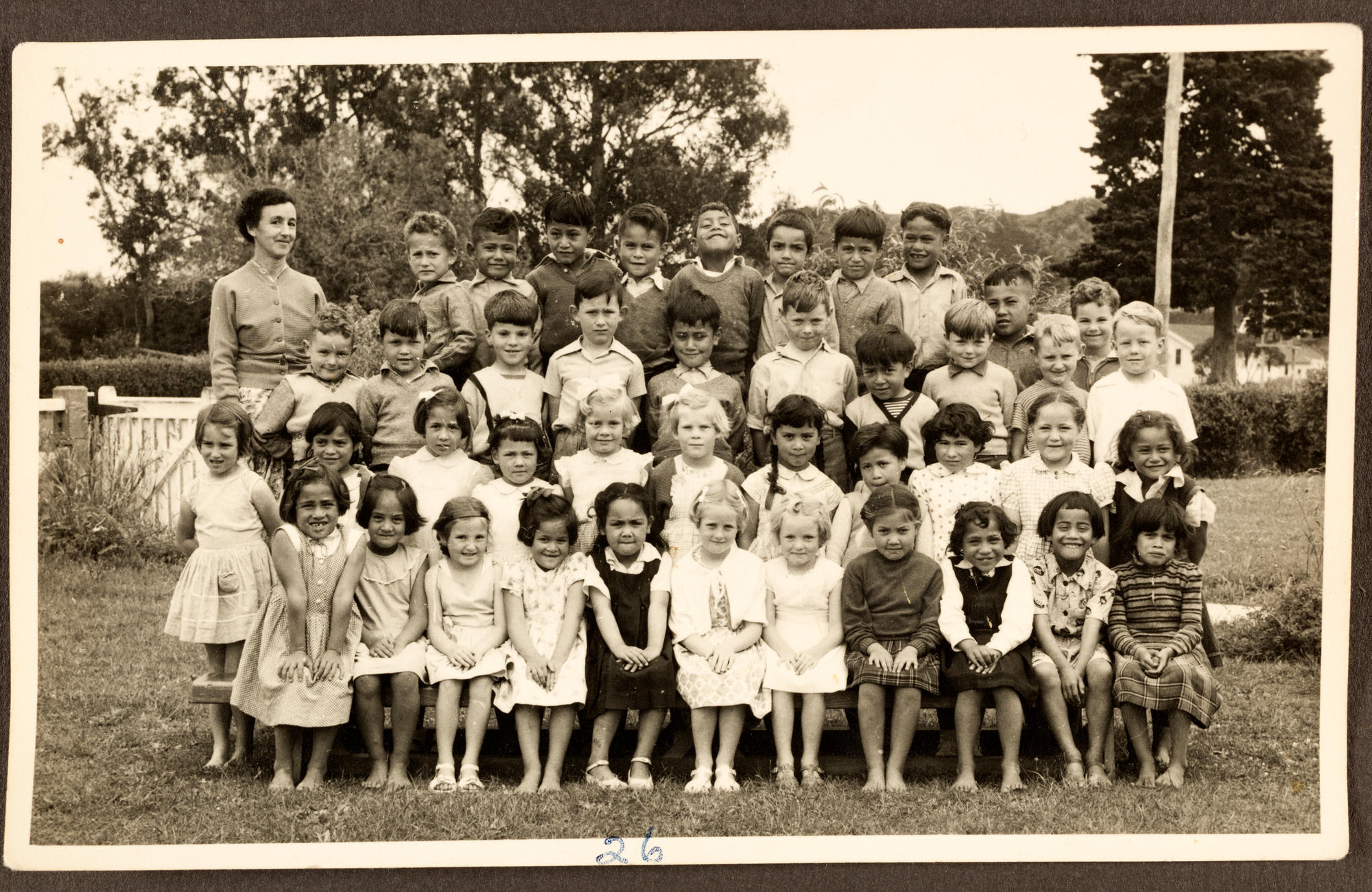 Class photo, Tolaga Bay 1958 Tairawhiti Museum